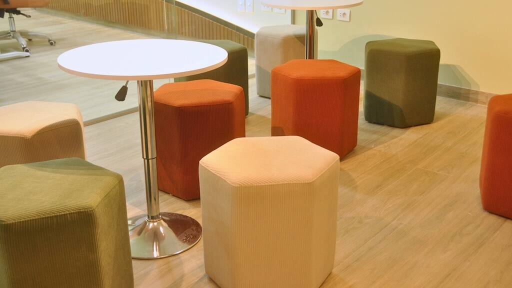 casual seating coffee break area in corporate training space in New Cairo

